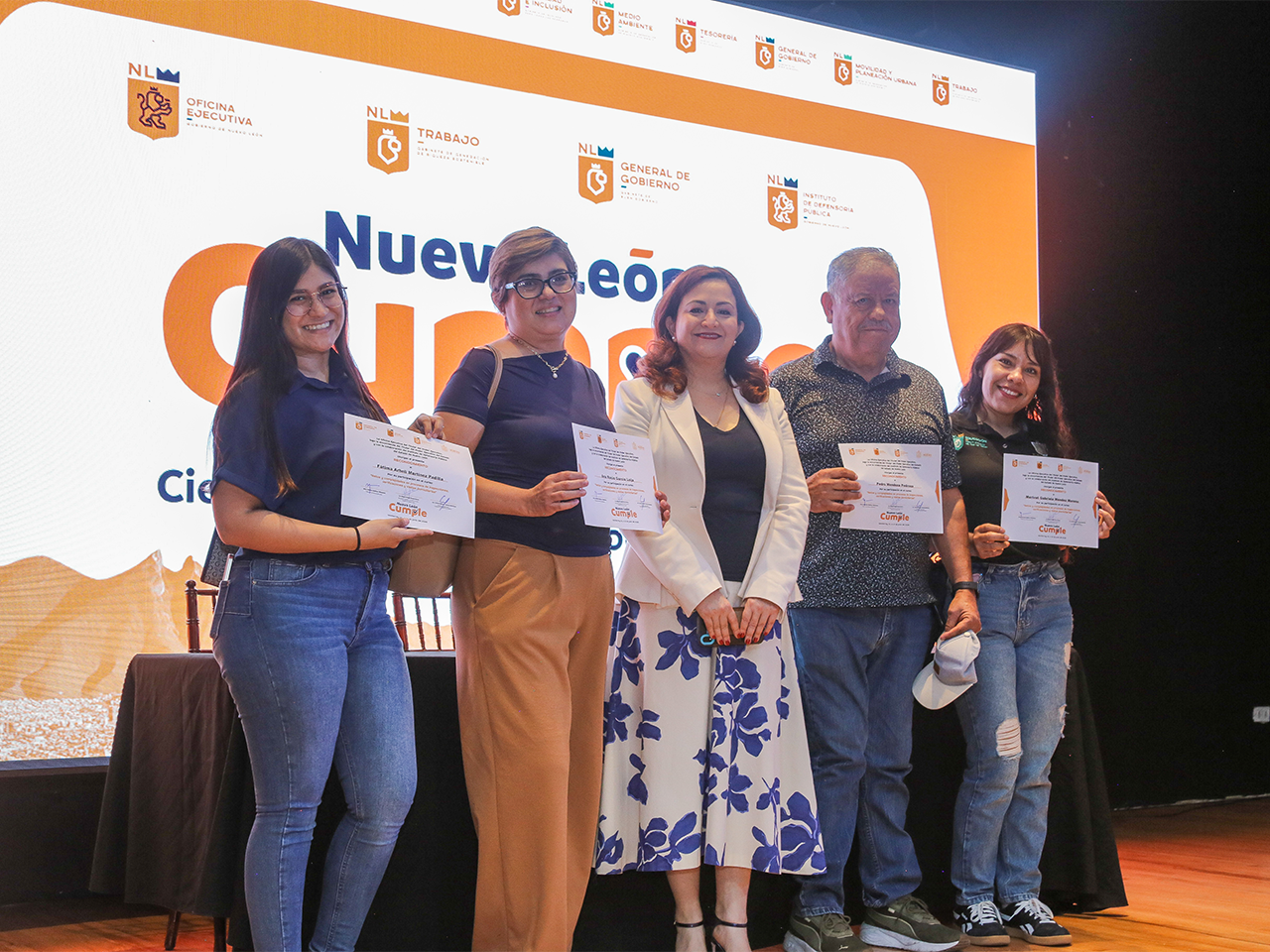 Gobierno de Nuevo León reconoce a más de 500 servidores públicas que se capacitaron para mejorar trámites e inspecciones