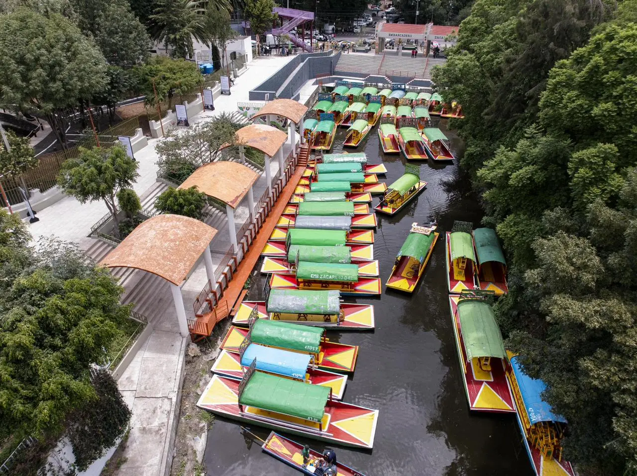 Clara Brugada invierte 84 mdp para renovar embarcaderos de Xochimilco y fortalecer el turismo sustentable