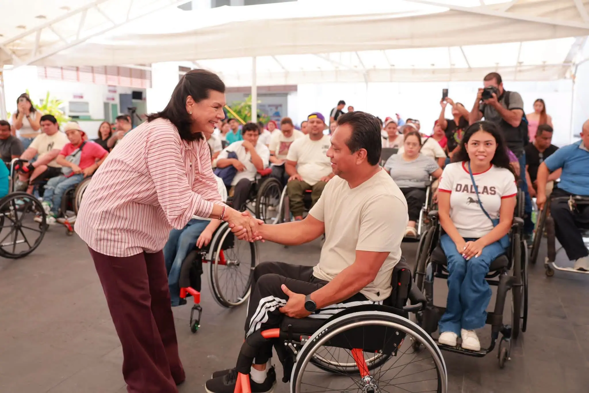 Centro Tabasco fortalece autonomía de personas con discapacidad con sillas de ruedas a la medida