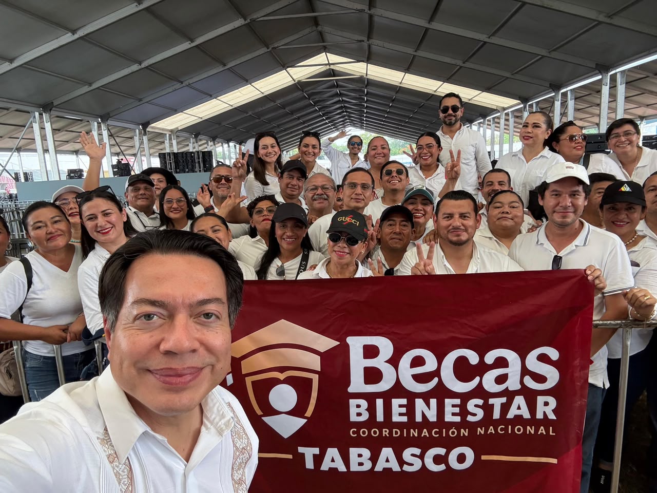 Tabasco y Guerrero amplían oportunidades educativas con becas, nuevos bachilleratos y universidades