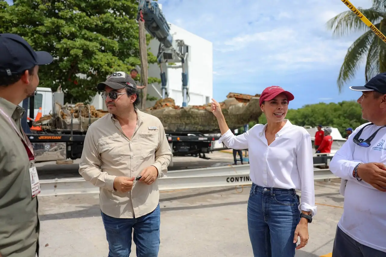 Cancún retira 14 embarcaciones abandonadas del Sistema Lagunar Nichupté