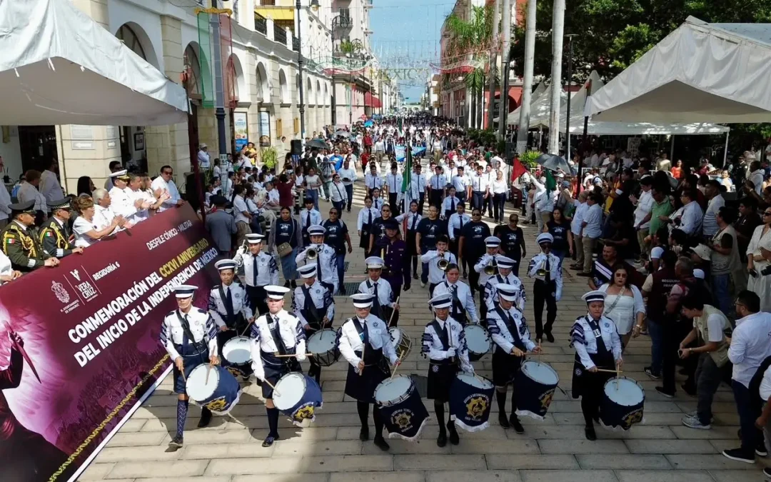 Veracruz recupera desfile cívico-militar tras 8 años