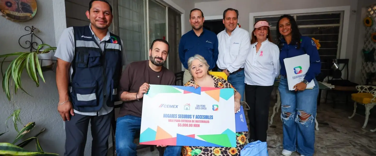 San Pedro Garza García entrega apoyos para mejorar viviendas de familias
