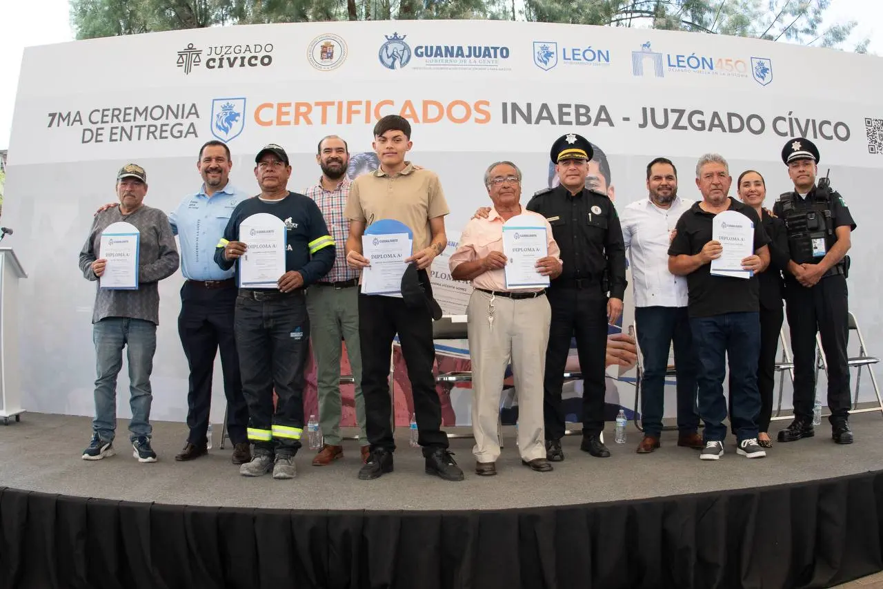 León combate el rezago educativo con servicio comunitario y apoyo de INAEBA